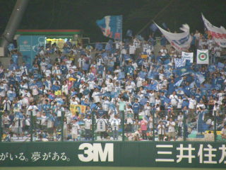 シーソーゲームに沸き立つ埼玉西武ライオンズファンたち