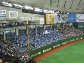 東京ドーム三塁側をブルーに染めた埼玉西武ファン